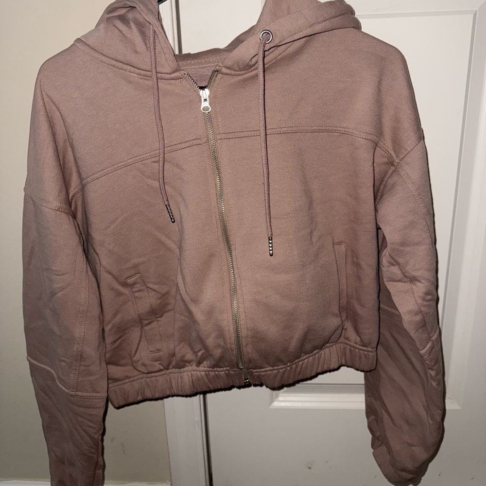 Brown cropped sweatshirt, worn a few times
